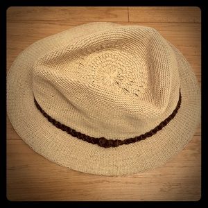 women’s woven hat